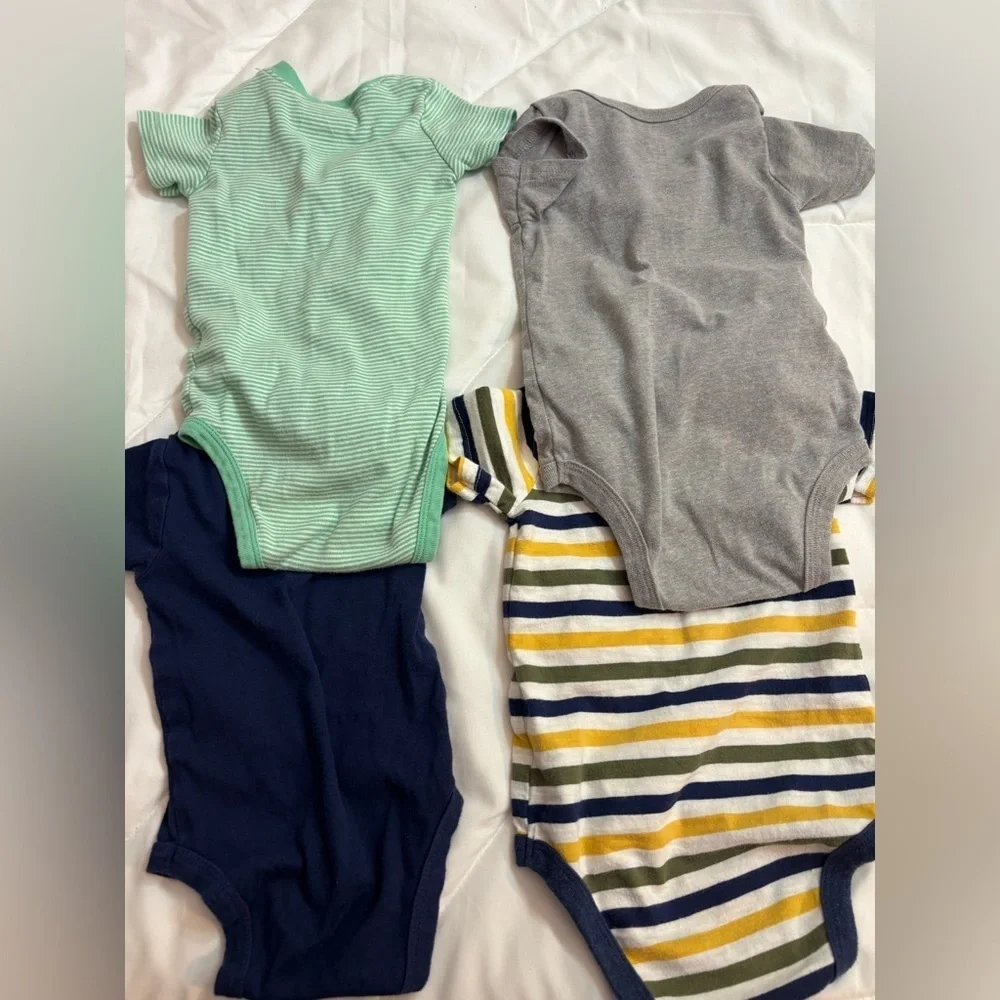 Bundle of 4 Multicolor Bodysuits Set 12 months with snaps